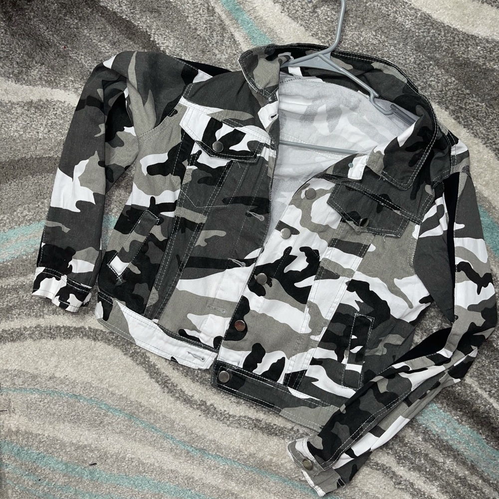 Camouflage cropped jean jacket